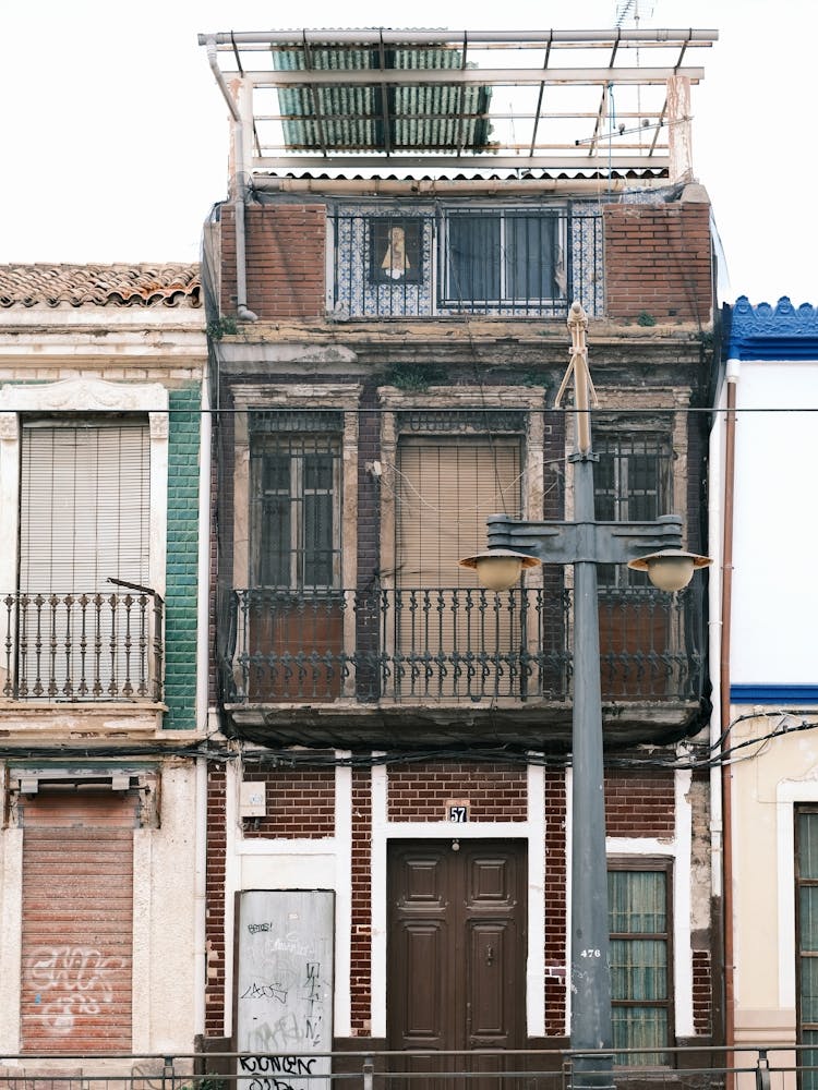 Old Houses In Spain // Valencia, Spain, Travel Photography