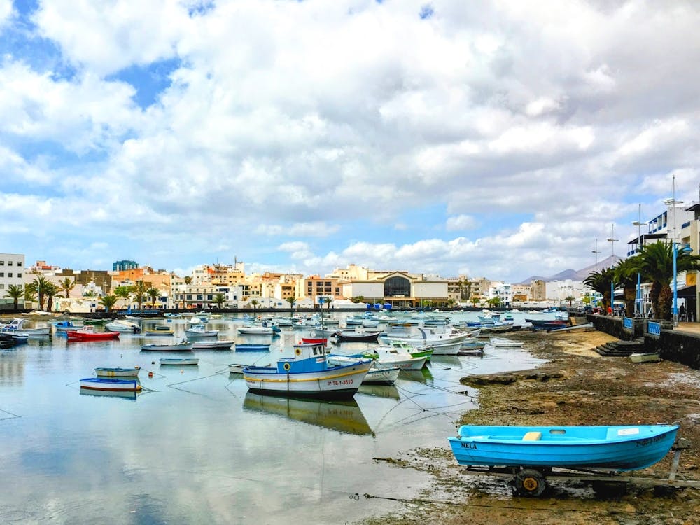 Bateaux dans la Lagune de San Ginés, Arrecife, Lanzarote Îles Canaries (Série Espagne)