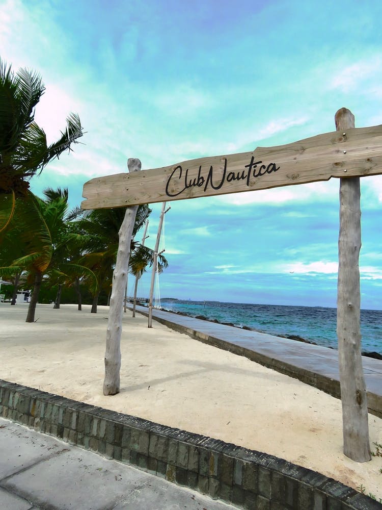 Club maldives Sign Ocean 