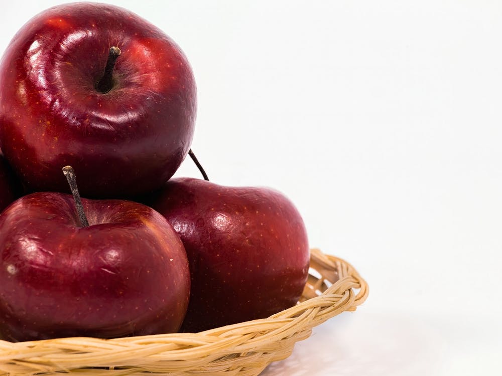 Close Up Of Ripe Red Apples In Wicker Basket Isolated On White Background 07