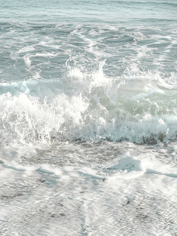 Waves by the Beach_2287050