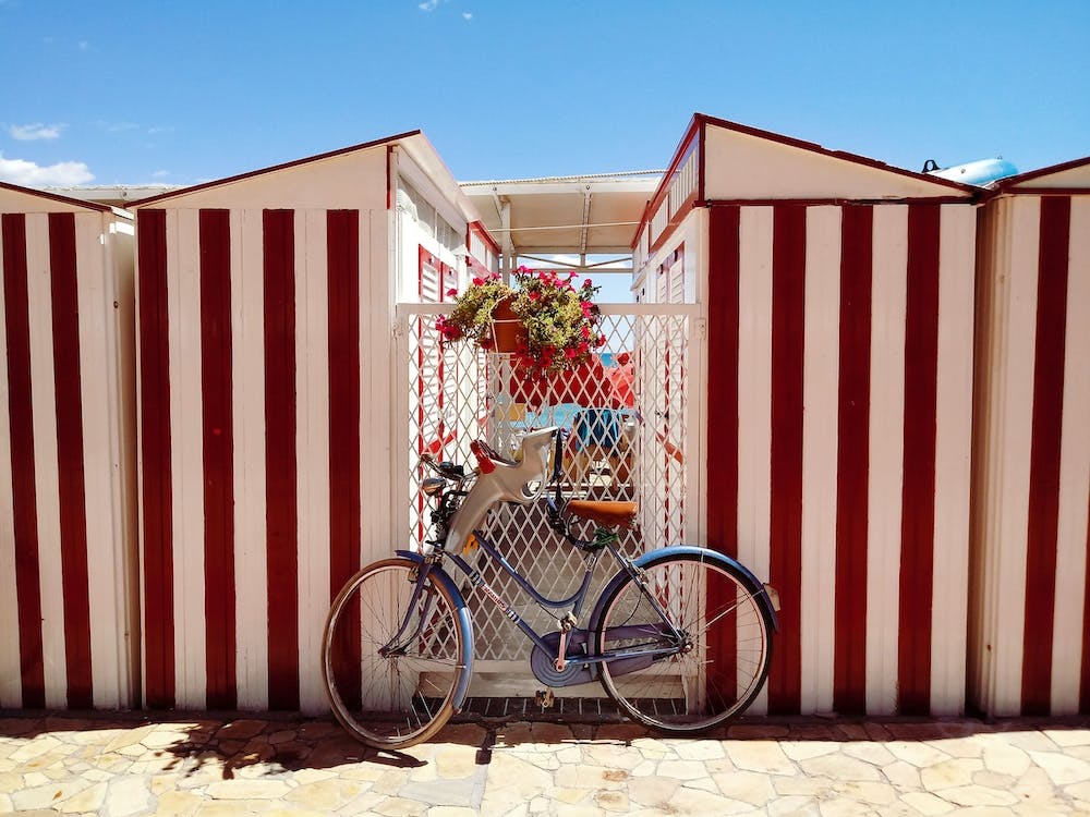 Cute Bicycle, Sun and the Beach
