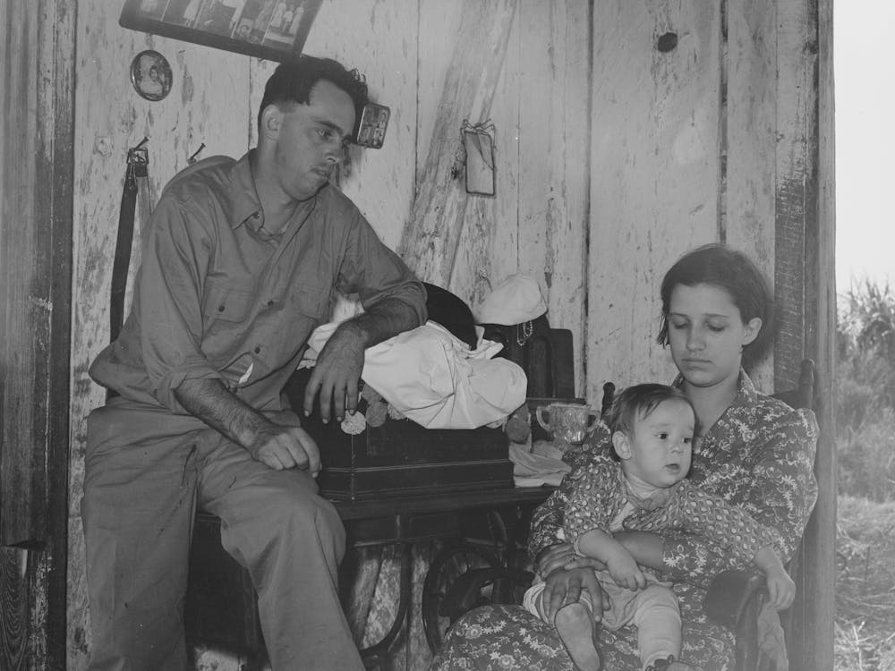 Unbetiteltes Foto, möglicherweise bezogen auf Cajun-Tagelöhner, Frau und Kind lebend in der Nähe von New Iberia, Louisiana Von Russell