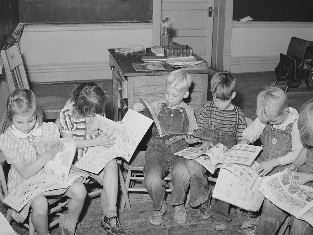 Untitled Photo, Possibly Related To Children Looking At Picture Books At School, Santa Clara, Utah