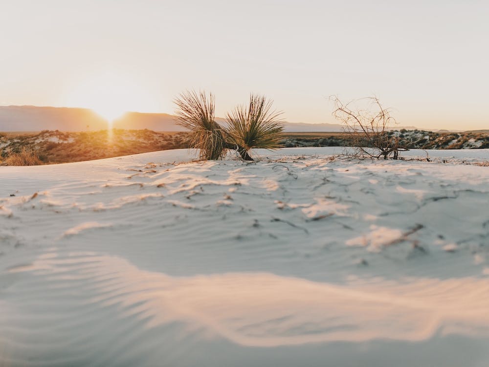 Coucher de Soleil sur Sable Blanc