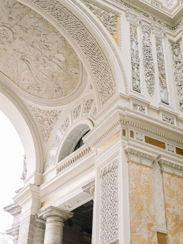 Archway in Napoli | Napolitan architecture | Colorful travel photography