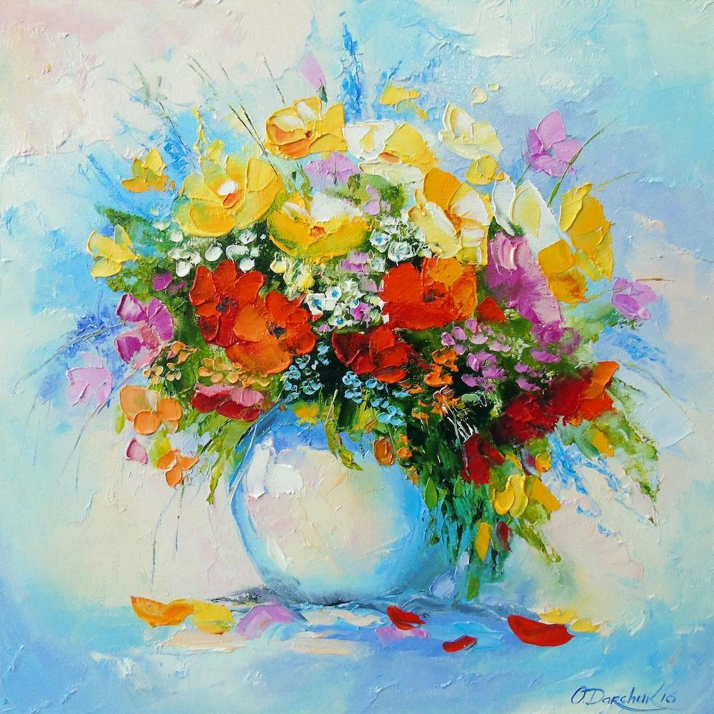 Ein Strauß Wiesenblumen in einer Vase