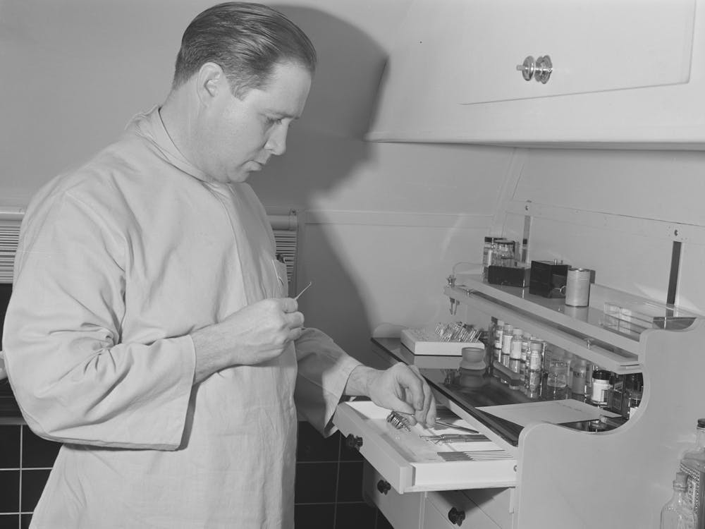 Fsa (Farm Security Administration) Dentist In The Fsa Dental Trailer, Caldwell, Idaho By Russell Lee