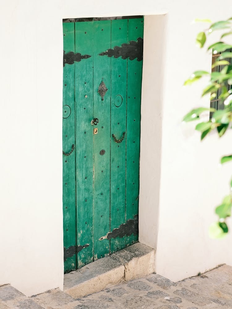Green Door in Eivissa // Ibiza Travel Photography
