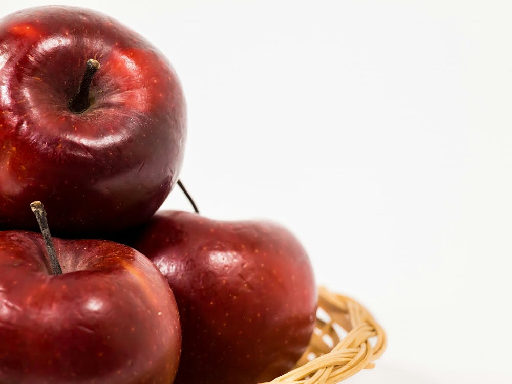 Close Up Of Ripe Red Apples In Wicker Basket Isolated On White Background 06