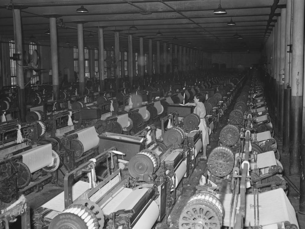 Weaving Room, Laurel Cotton Mill, Laurel, Mississippi von Russell Lee