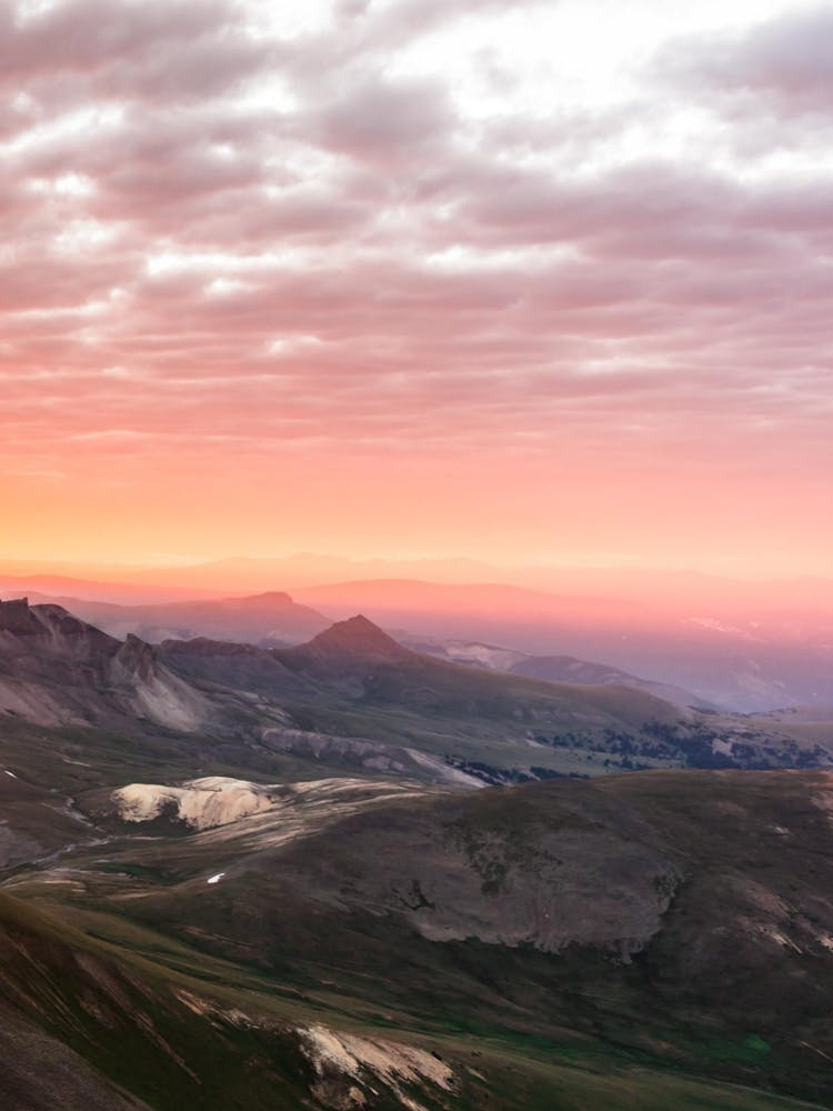 Sonnenuntergang Über Einem Gebirge