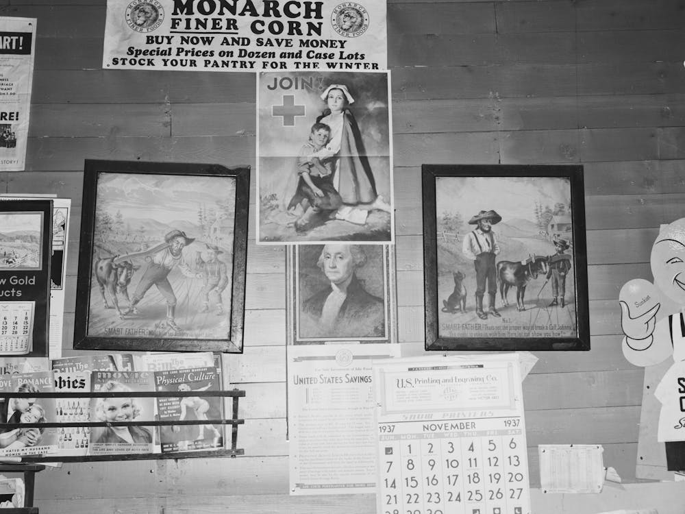 Decorations In Store At Alger I E Archer , Montana, The Early American Prints Are Very Good Examples By