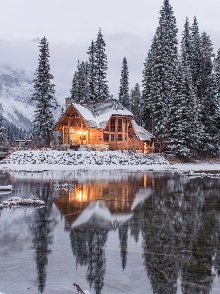 Cabin By The Lake Emerald, Canada