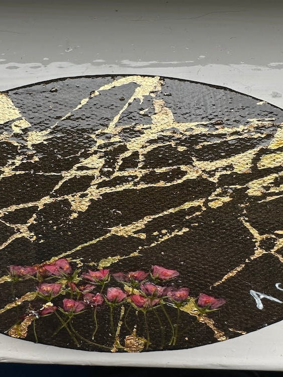 Black and gold leaf circle