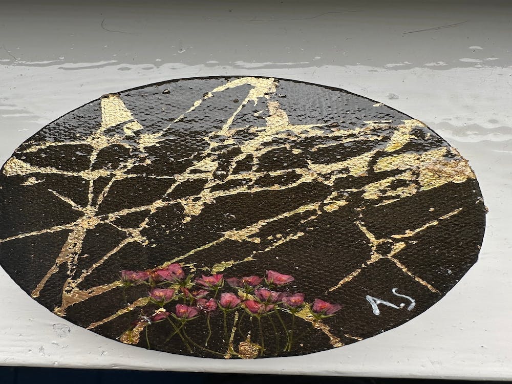 Black and gold leaf circle