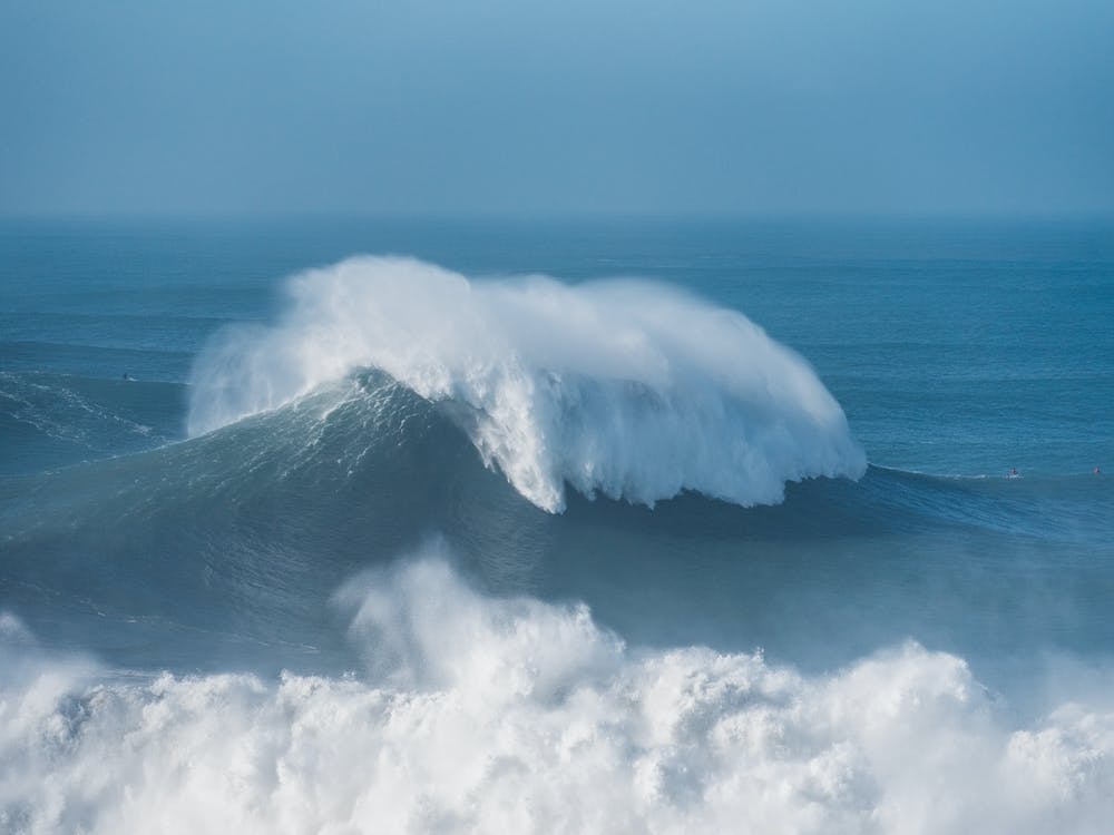 Nazare Bigwave Ocean | Surfing the massive waves in Portugal