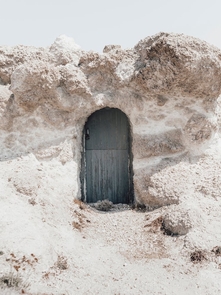 Hidden Retreat, Milos
