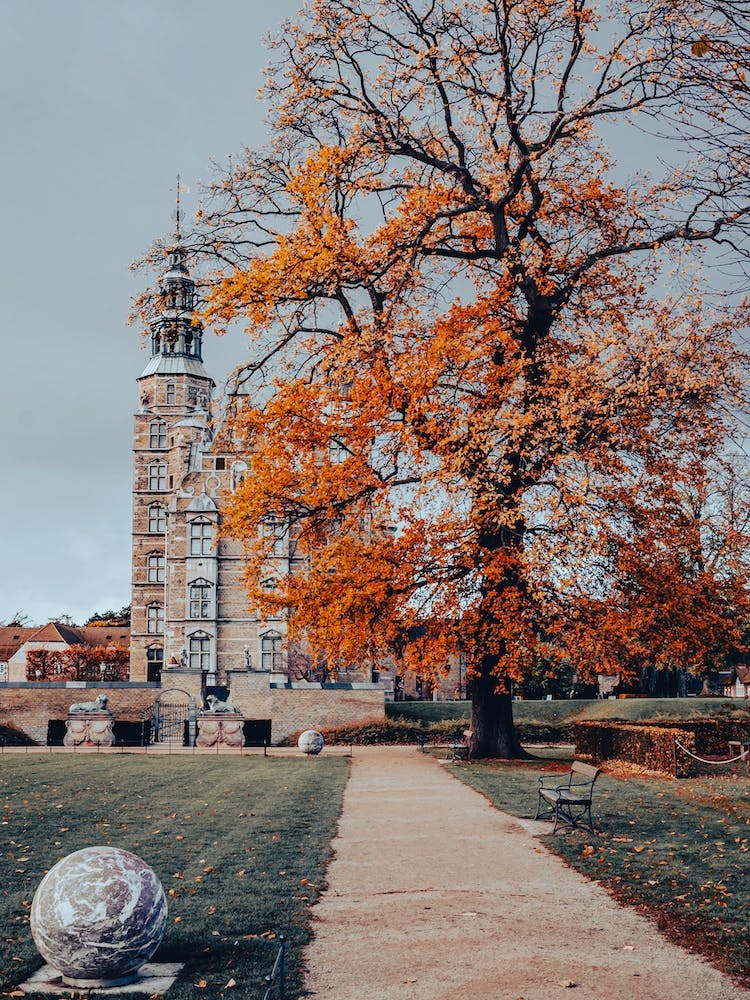 Kopenhagen Castle In Autumn 02
