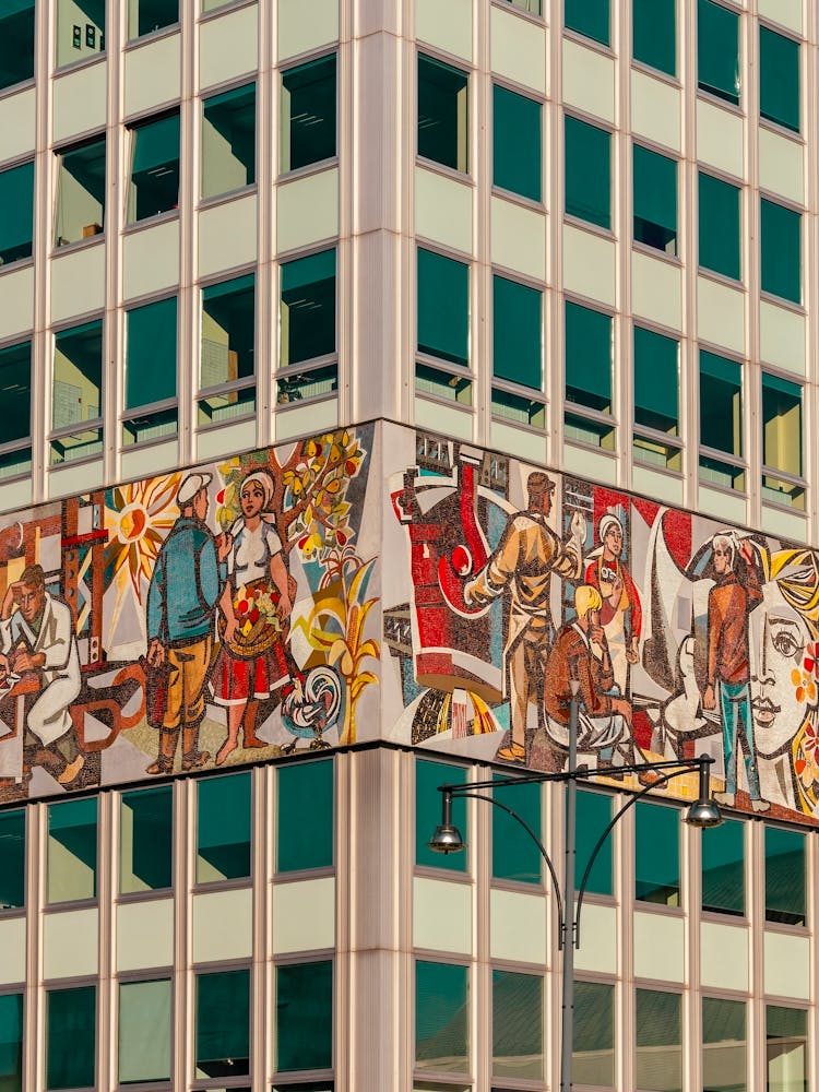 Sovietic Building In Berlin 02