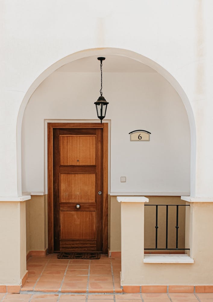 Die braune Ferienhaustür in Spanien Reise