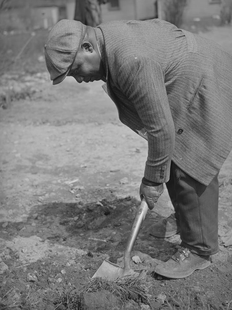 Wpa (Work Projects Administration) Worker, Chicago, Illinois By Russell Lee