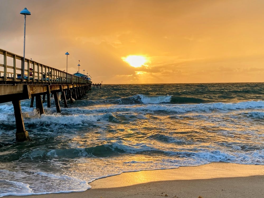 Sonnenuntergang am Alten Lauderdale By The Sea Pier, Florida