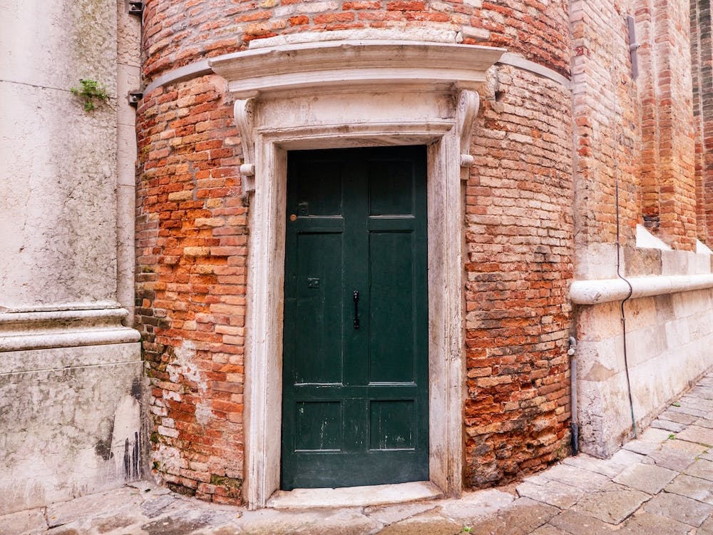 Curved Venetian Doorway