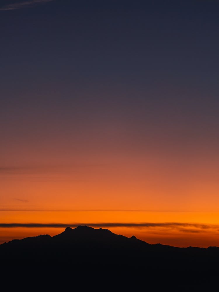 Sunset Over The Mountains, La Mujer Dormida