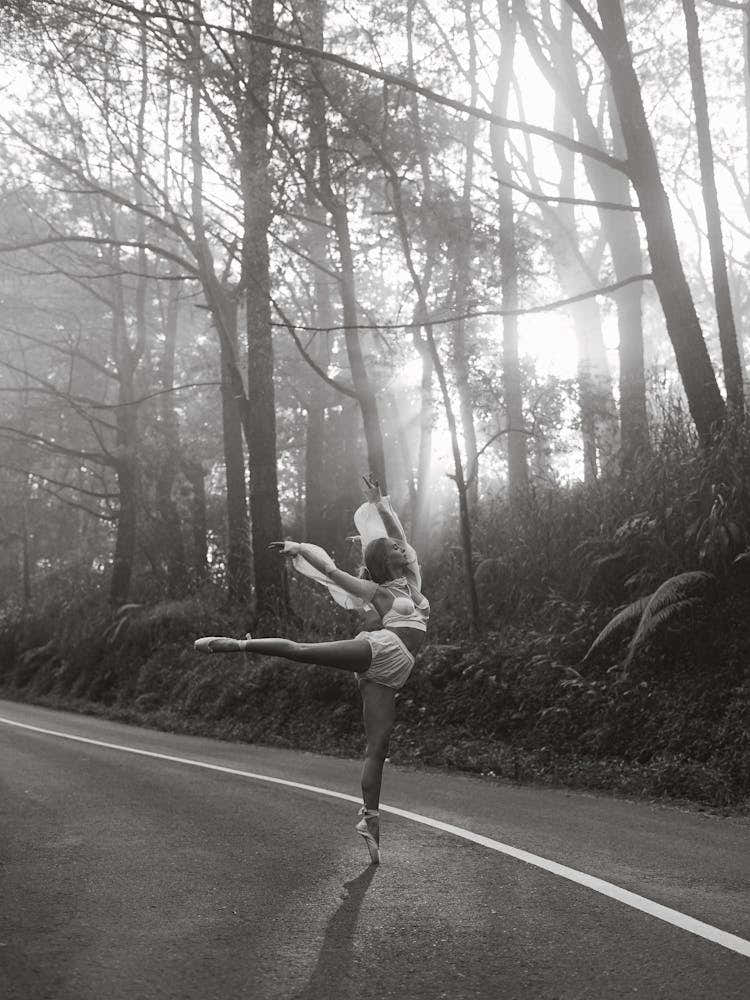 Ballerina b&w