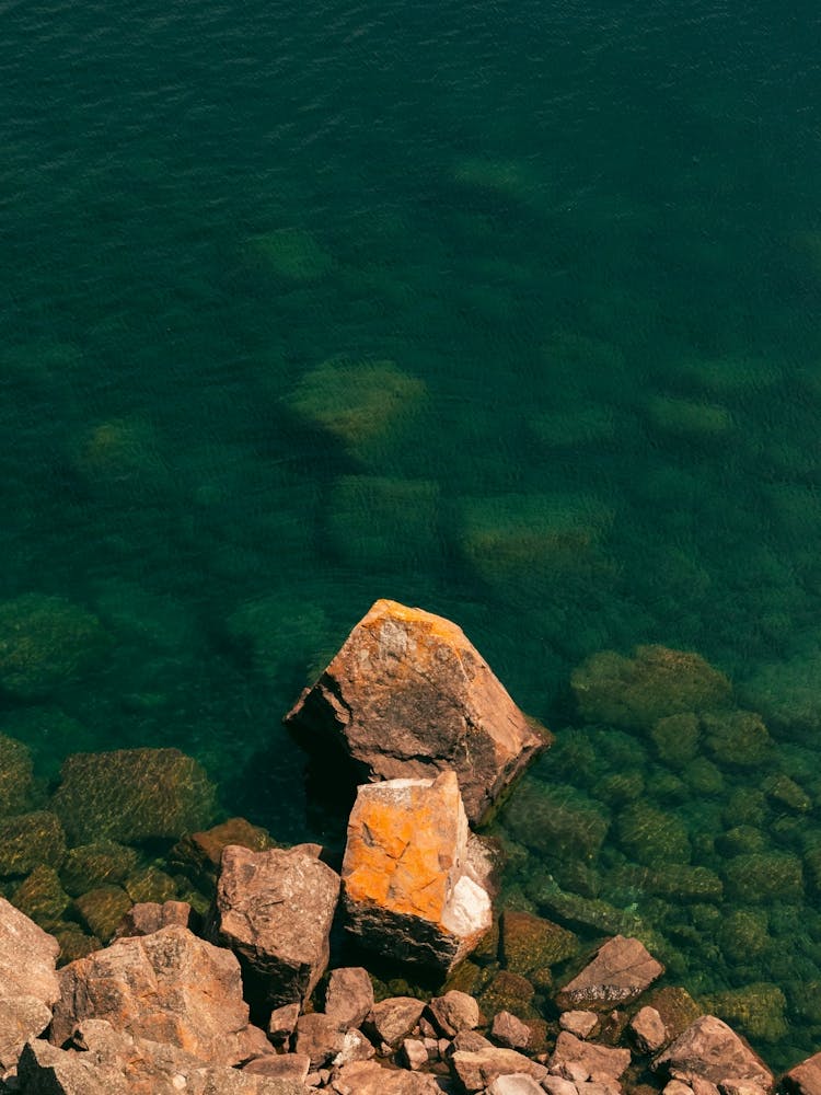Lake Superior Grands Lacs Eau Turquoise Minimaliste Roches Oranges Nature Apaisante Minnesota MN