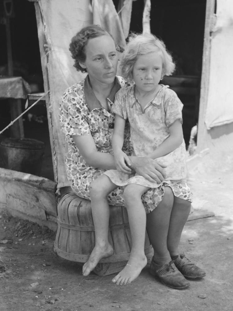 Mother And Child Of Agricultural Day Laborers Family Encamped Near Spiro, Sequoyah County, Oklahoma By Russ