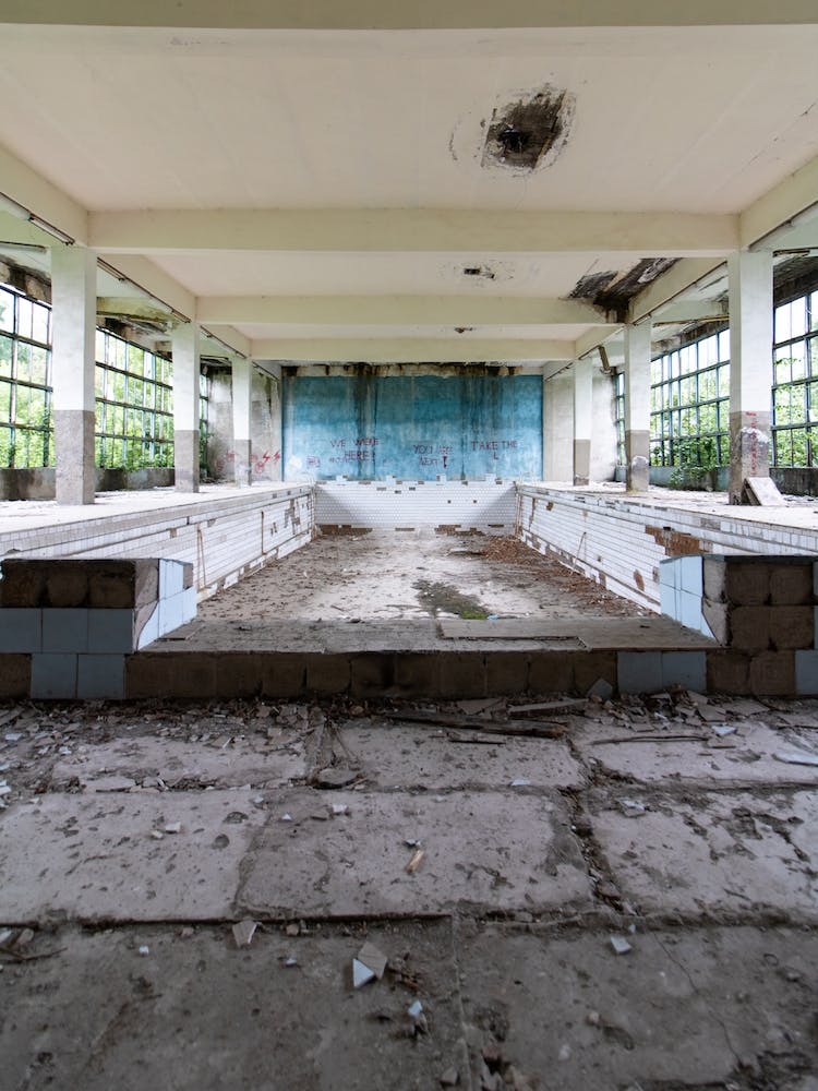 Architecture The Pool Empty