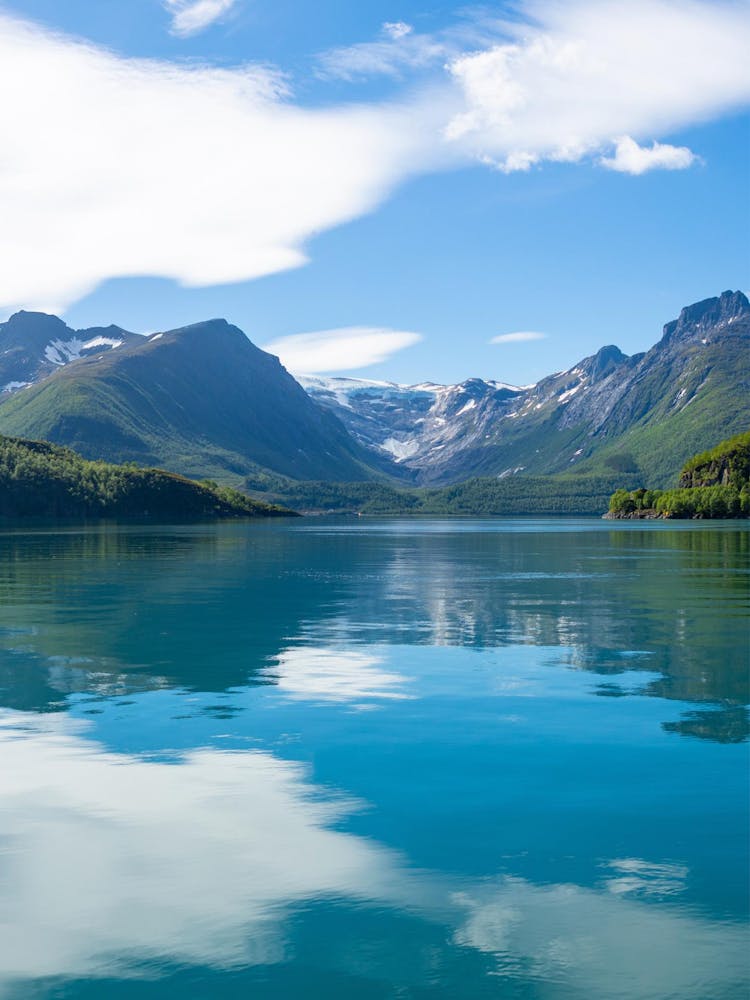 Lake - Lake Stock Videos & Royalty-Free Footage 1