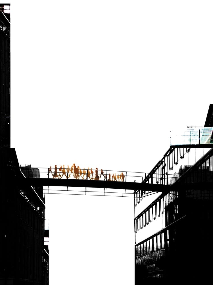 Schwarz-weiß Menschen auf einer Brücke