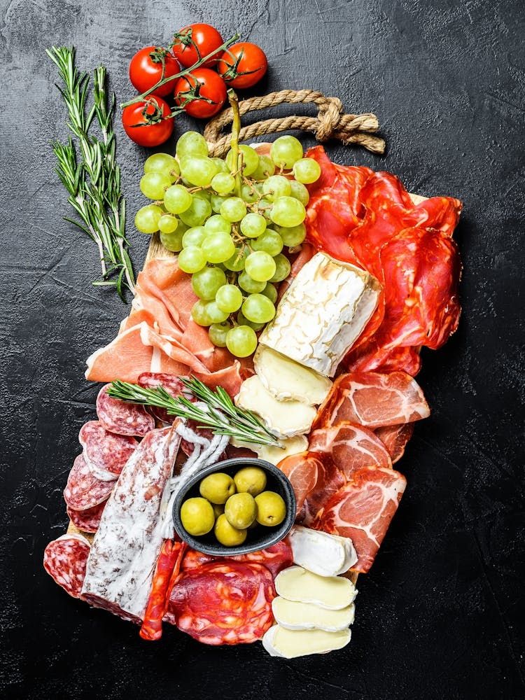 Olives and Italian meat antipasto — Food kitchen poster/blackboard, photo art