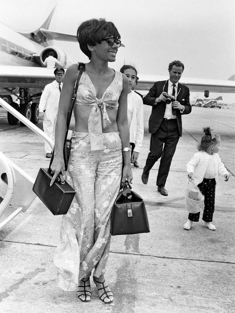 Shirley Bassey Arrives In London, 1967