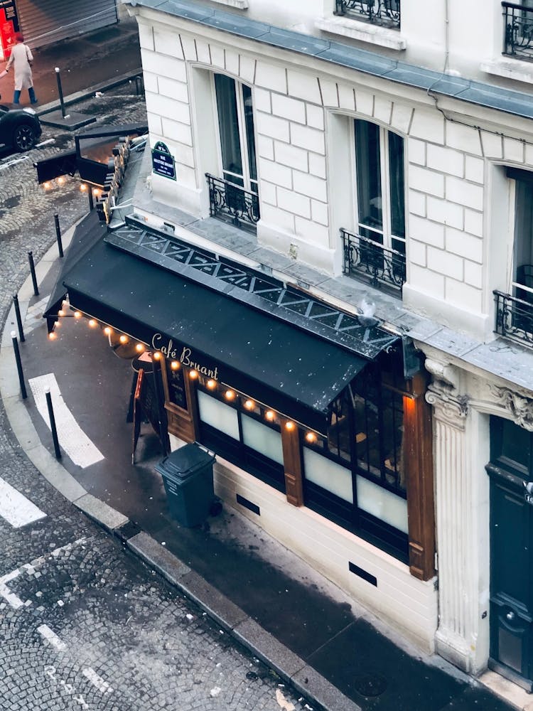 Paris Street Scene