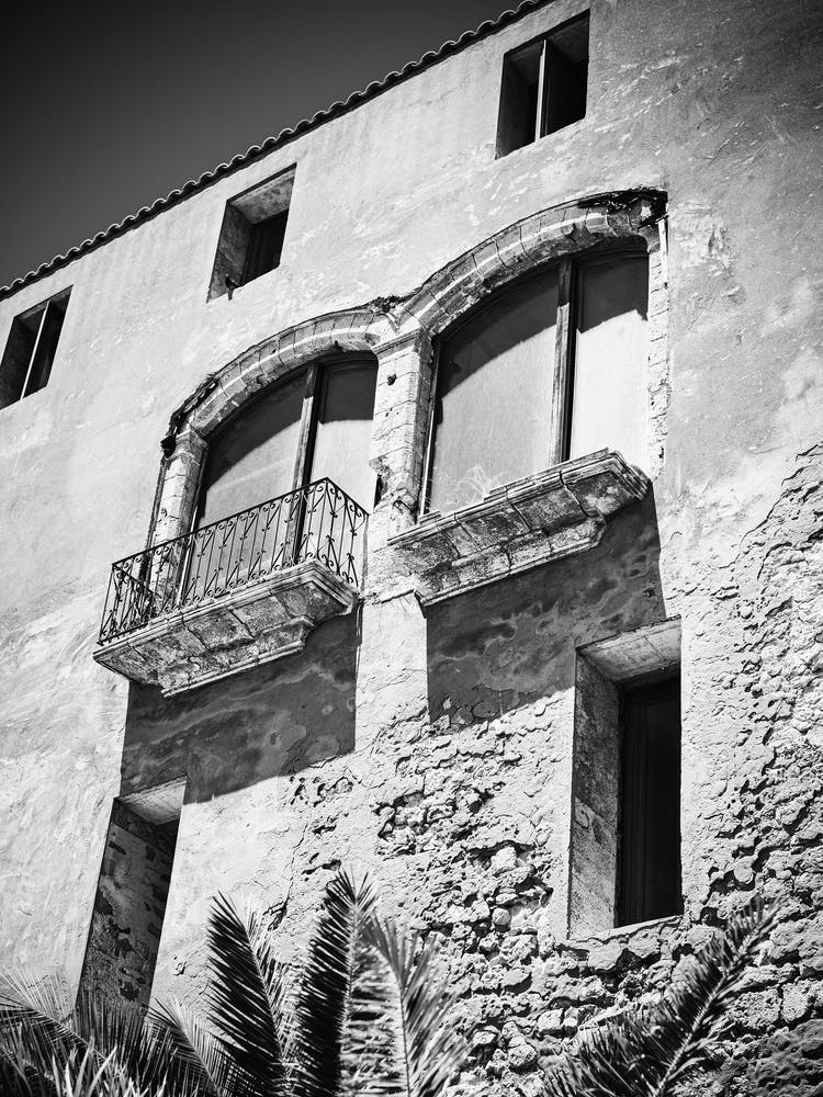 Old House in Eivissa in Black and White // Ibiza Travel Photography