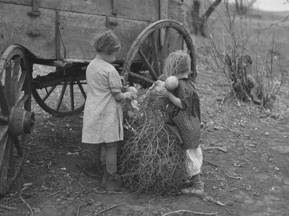 Children Of Earl Pauley, Playing With Dolls In Tumbleweed, Near Smithland, Iowa By Russell Lee