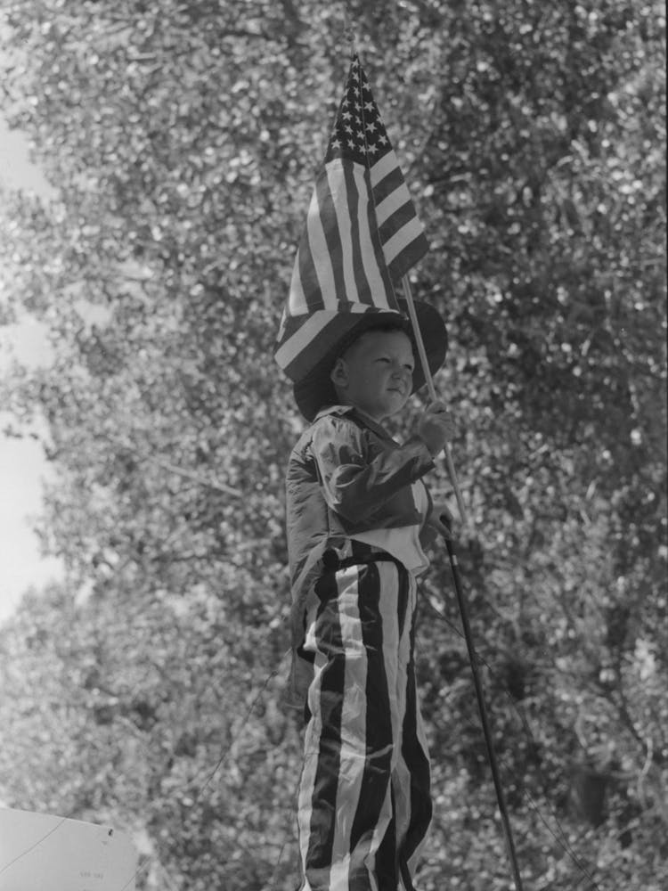 Garçon sur un Char à la Parade du Quatre Juillet, Vale, Oregon Par Russell Lee