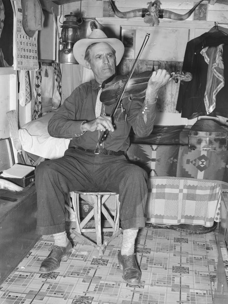 Mr. Bias, Ancien Cowboy, Voyage Maintenant À Travers Le Pays Dans Une Roulotte, A Un Revenu Privé, Weslaco, Texas Par