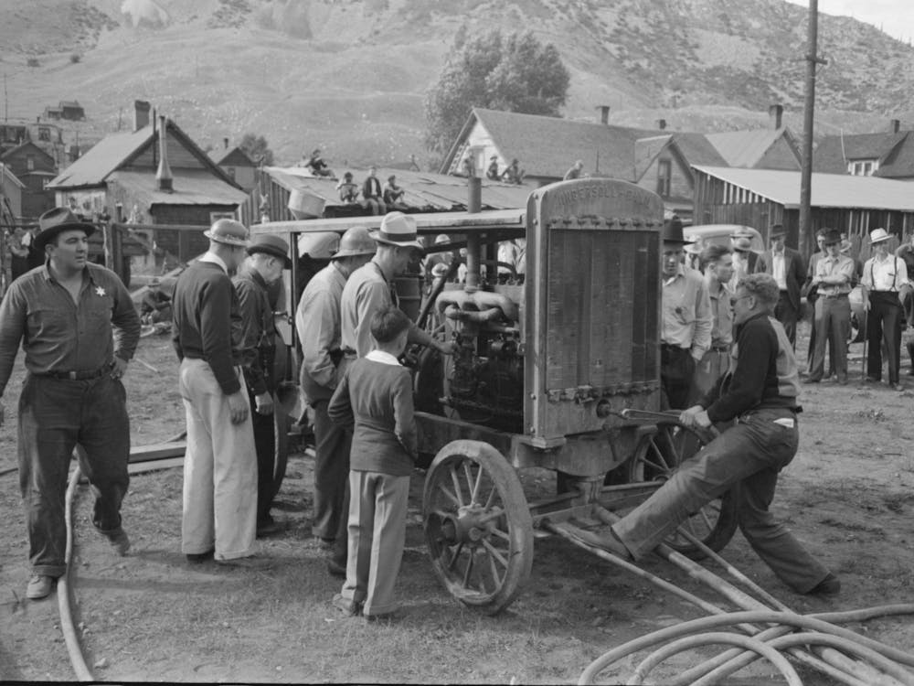 Démarrage du Moteur qui Fournira l'Énergie pour le Concours de Forage des Mineurs, Célébration de la Fête du Travail, Silverton