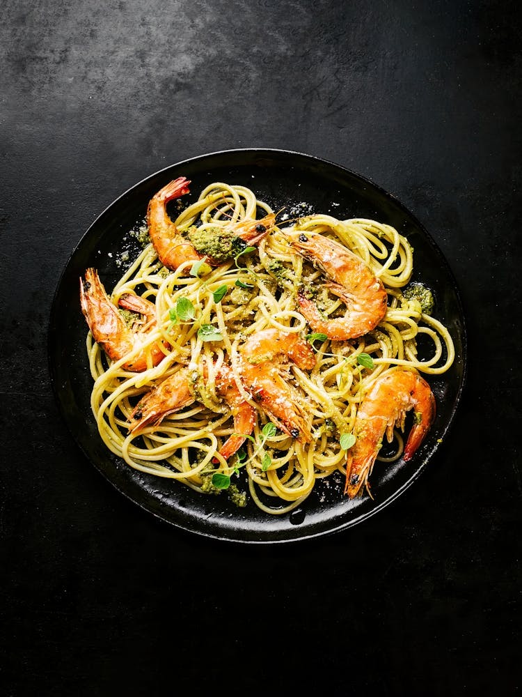 Spaghetti with pesto and shrimp — Food kitchen poster/blackboard, photo art