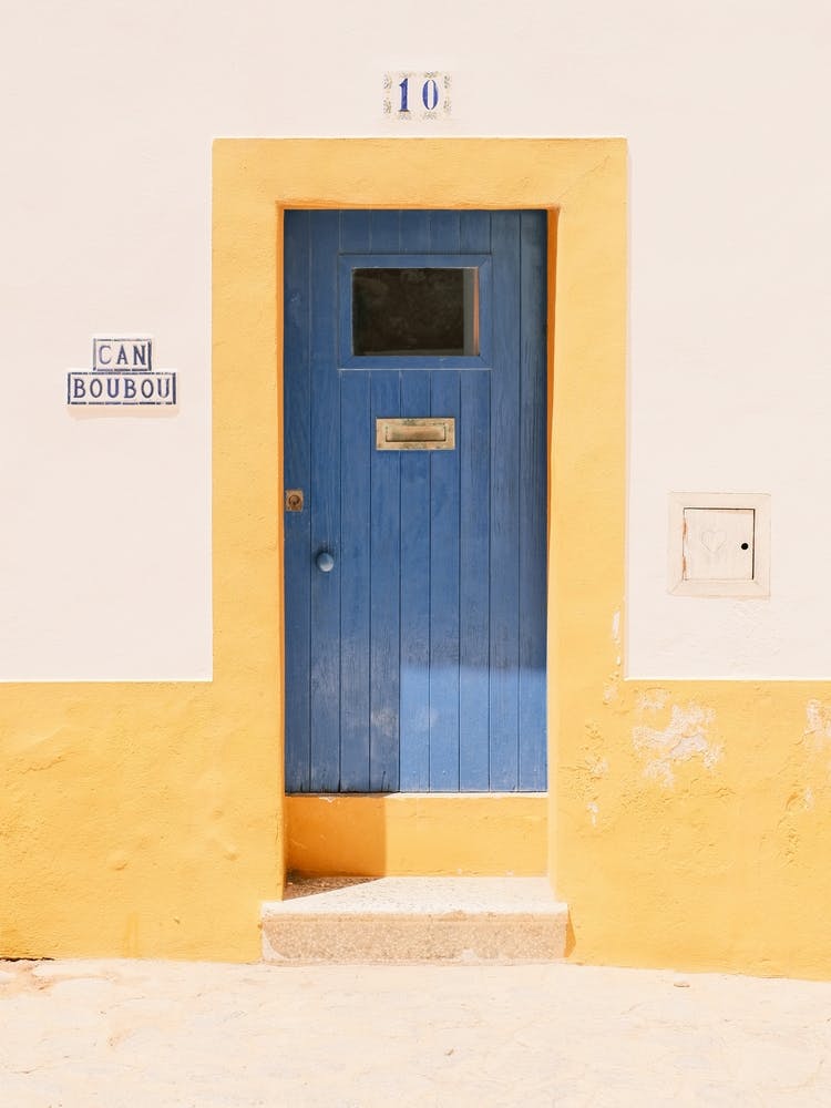 Blue door Nr 10 in Eivissa // Ibiza Travel Photography