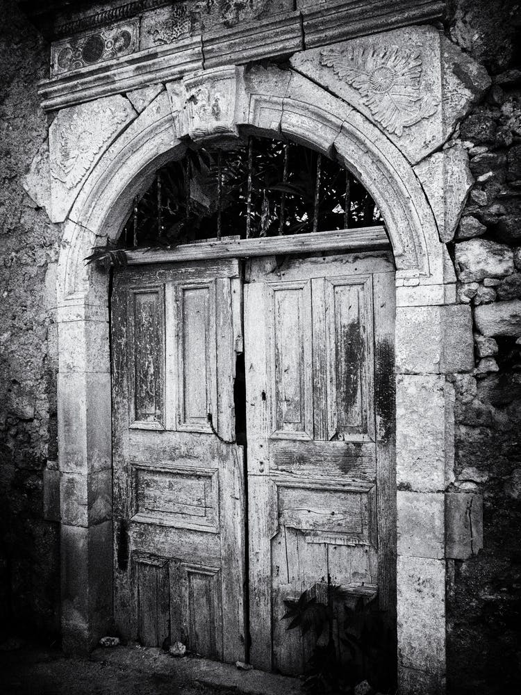 Mysterious old wooden door in Rethymnon // Crete // Travel Photography