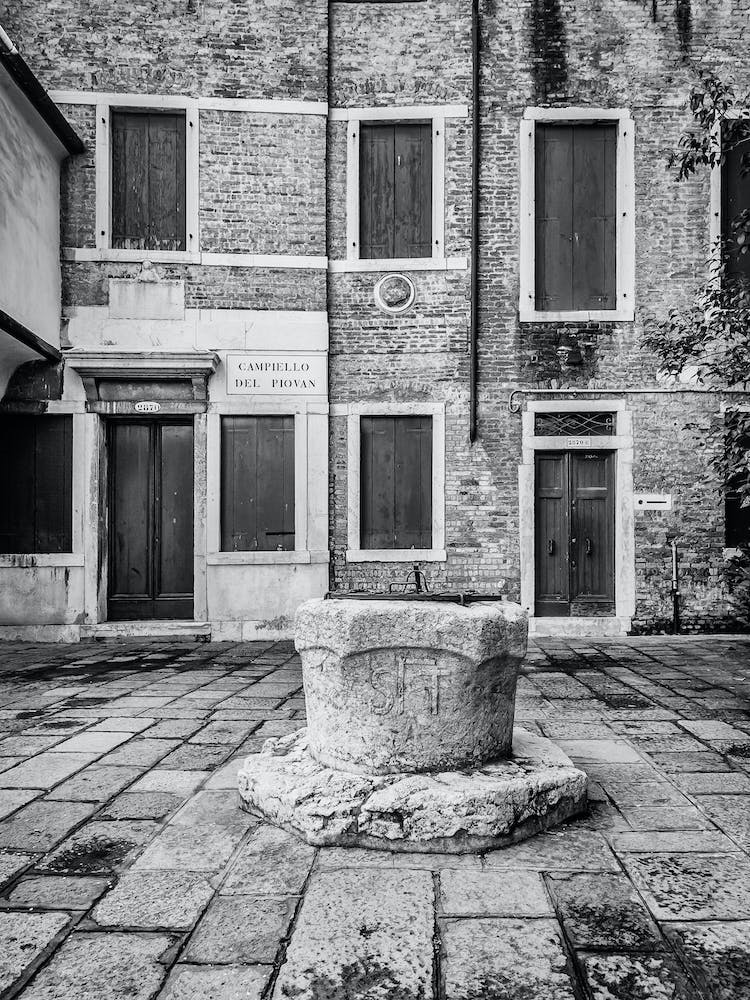 Campiello Del Piovan Well Head Venice