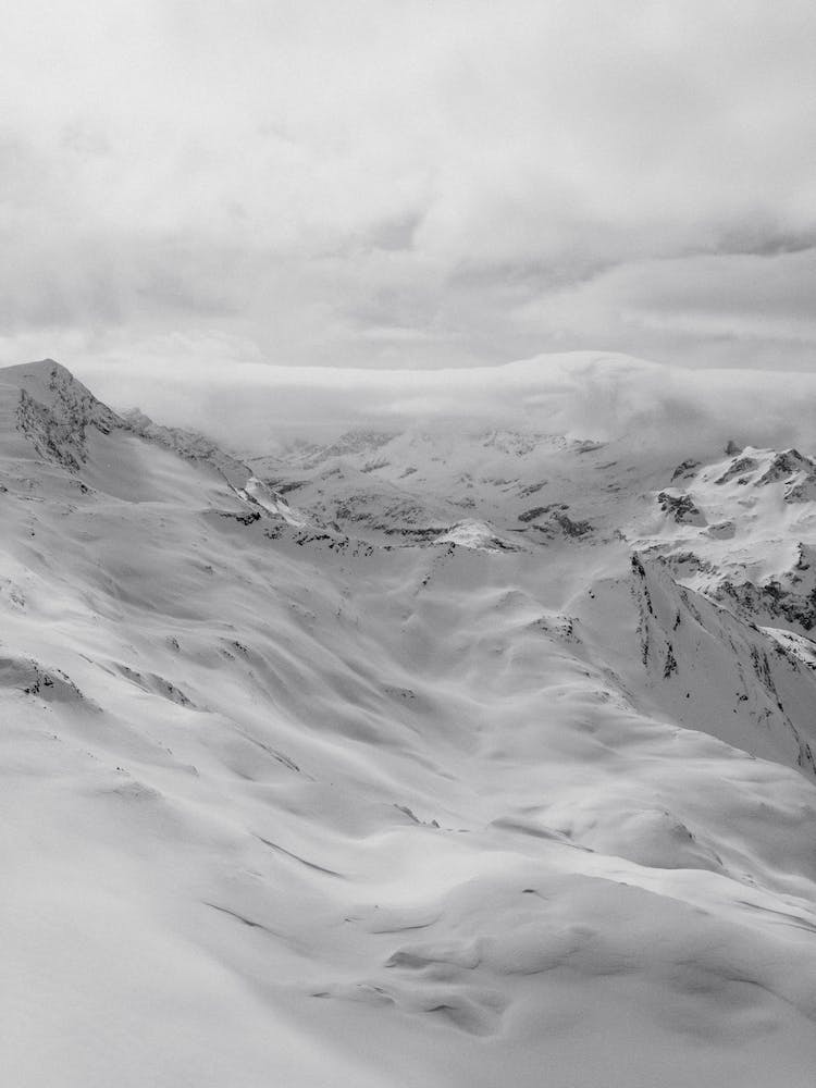 Berge Bewölkte Alpen Schwarz-Weiß