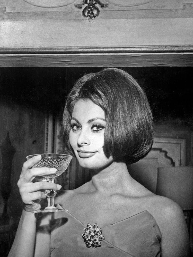 Sophia Loren Apprets To Drink New Year In Rome At Her Home
