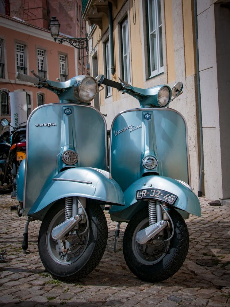 Twin Vespas